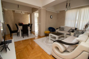 APARTMENTS ANI